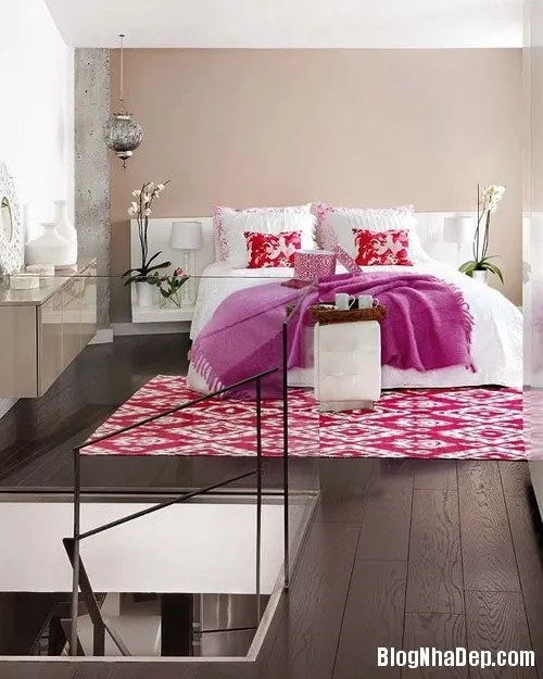 Mẫu thiết kế căn hộ tươi sáng với màu hồng