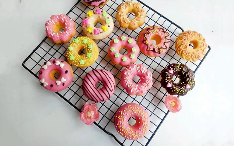 2 Cách làm bánh donut nướng và chiên ngon, đơn giản tại nhà