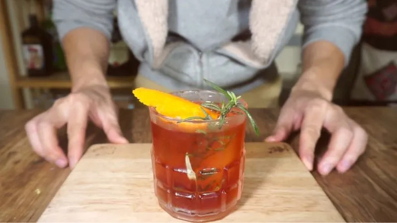 Bí quyết pha chế cocktail Negroni đẳng cấp để tổ chức tiệc mời bạn bè