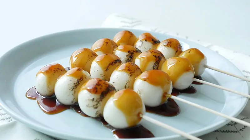 Cách làm bánh gạo nướng Nhật Bản (Mitarashi Dango) dẻo mềm chuẩn vị tại nhà