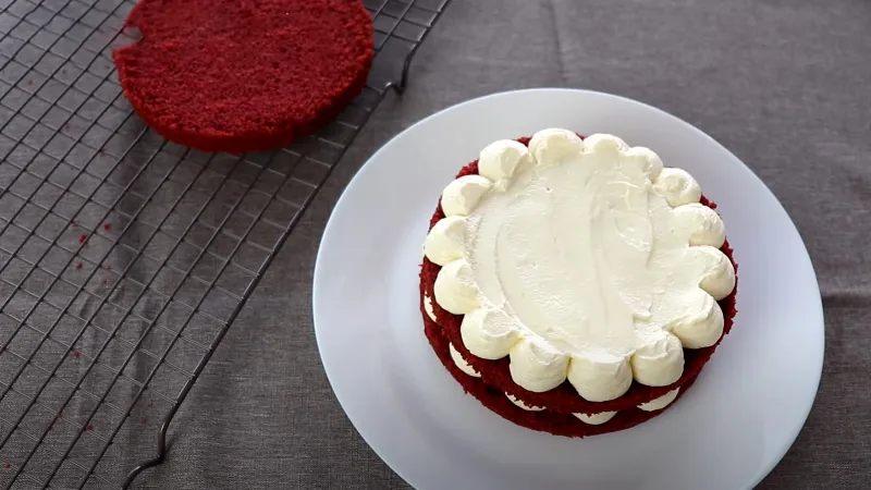 Cách làm bánh Red Velvet béo mịn, thơm ngon đơn giản tại nhà