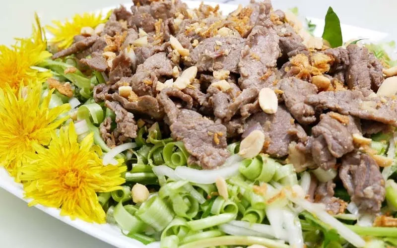 Cách làm salad bồ công anh thịt bò thơm ngon hấp dẫn giàu dinh dưỡng