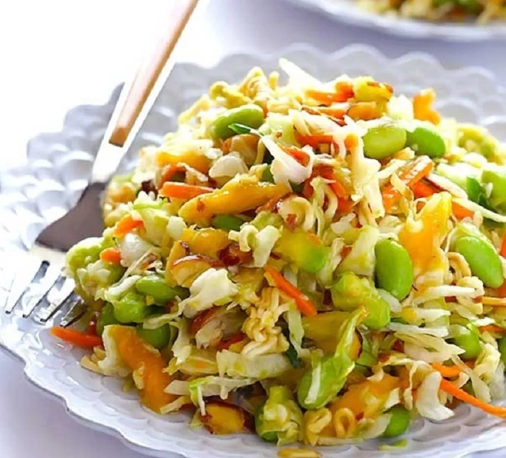 Cách làm salad mì gói khai vị cho bữa tối