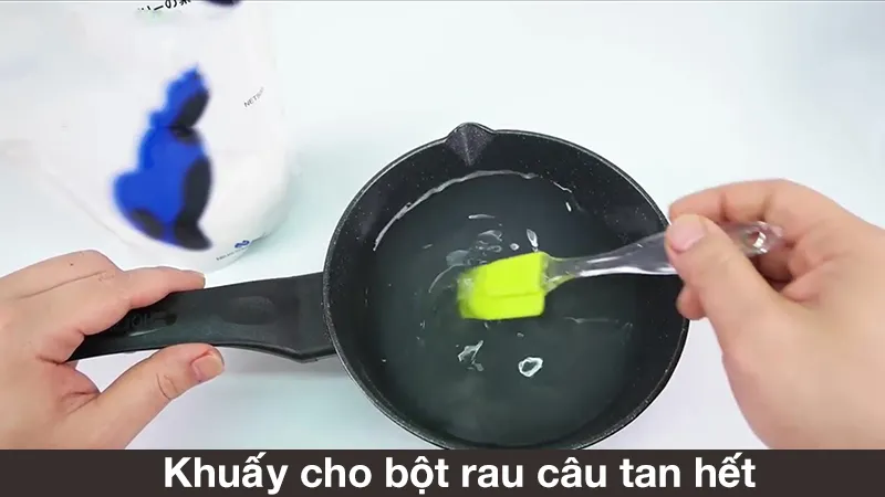 Cách làm thạch rau câu dâu tây trong suốt lạ miệng!