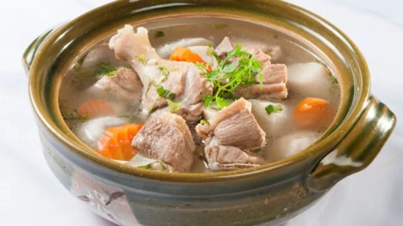 Cách nấu canh khoai môn gà hầm thơm ngon, phục vụ cho cả gia đình