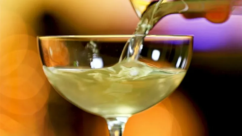 Công thức pha Gin Martini đẹp mắt, ngon đúng chuẩn