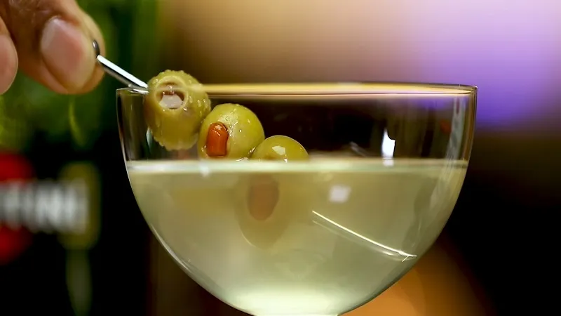 Công thức pha Gin Martini đẹp mắt, ngon đúng chuẩn