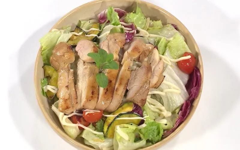 Công thức salad bí đỏ bổ dưỡng, lạ miệng cho gia đình ngày cuối tuần