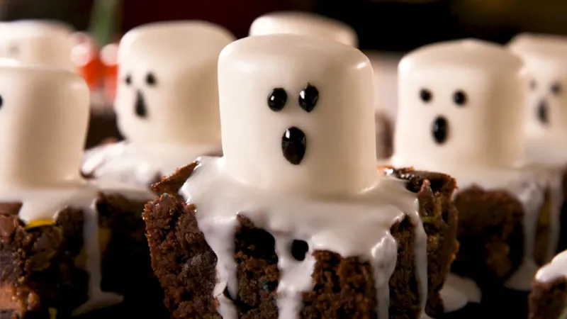 Hướng dẫn làm bánh brownie con ma siêu đáng yêu dịp Halloween