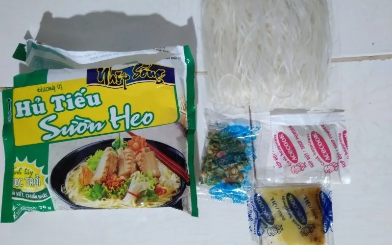 Review 3 hương vị hủ tiếu Nhịp Sống: Sườn heo, bò kho và Nam Vang