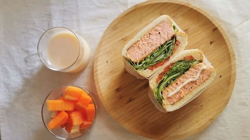 Thưởng thức cách làm sandwich cá hồi độc lạ, ngon miệng